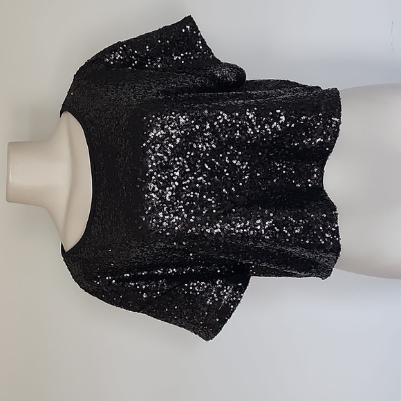 Victoria's Secret Tops - Victoria Sport limited edition black sequin crop top-L